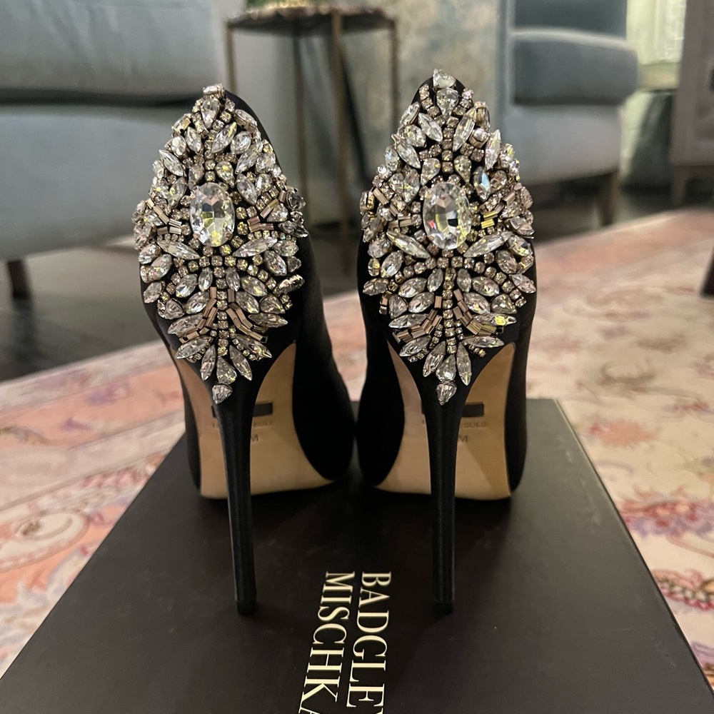 NWT Badgley Mischka “Kiara” Black Crystal Embellished Heels